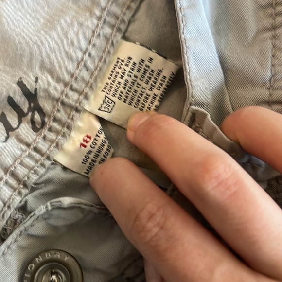 Capris - Picture 2 of 6